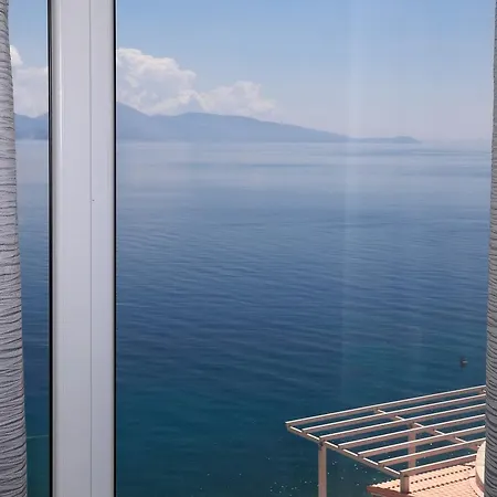 Apartment Fantasea Qeparo